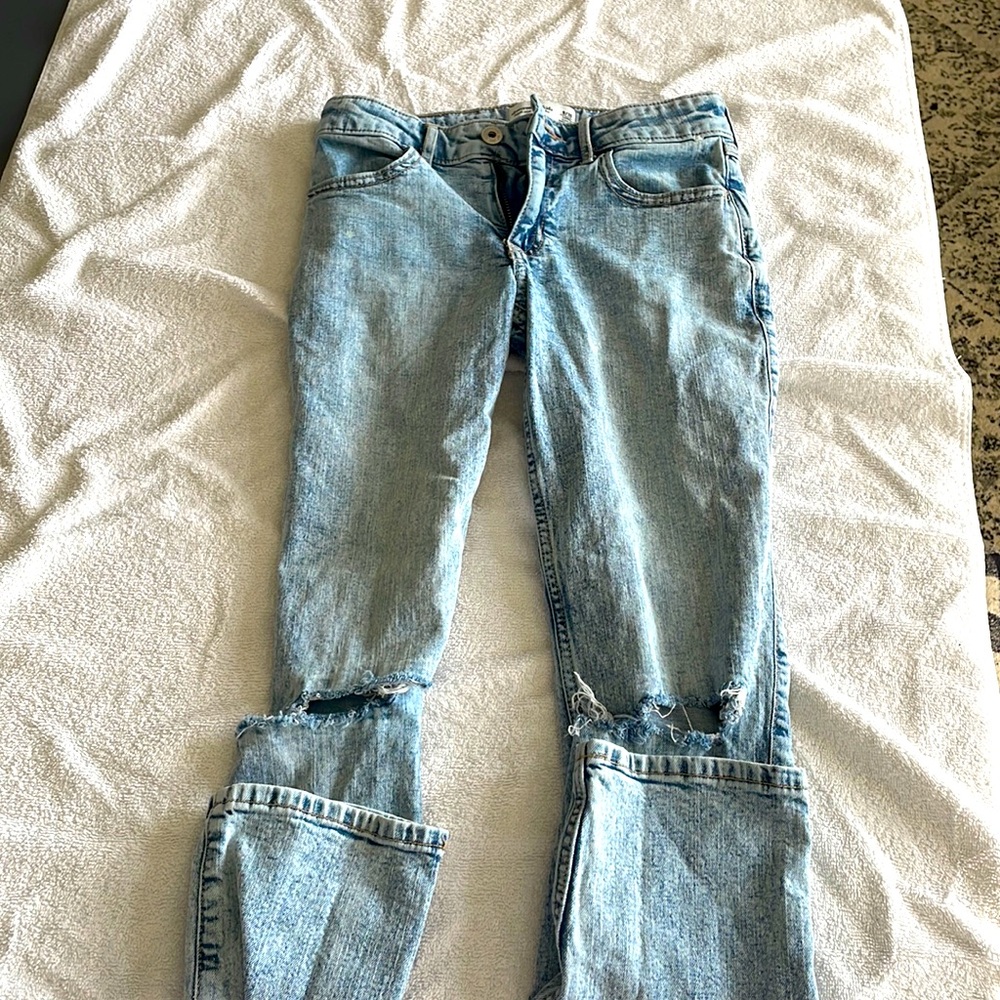 abercrombie kids straight leg ripped in the knees jeans